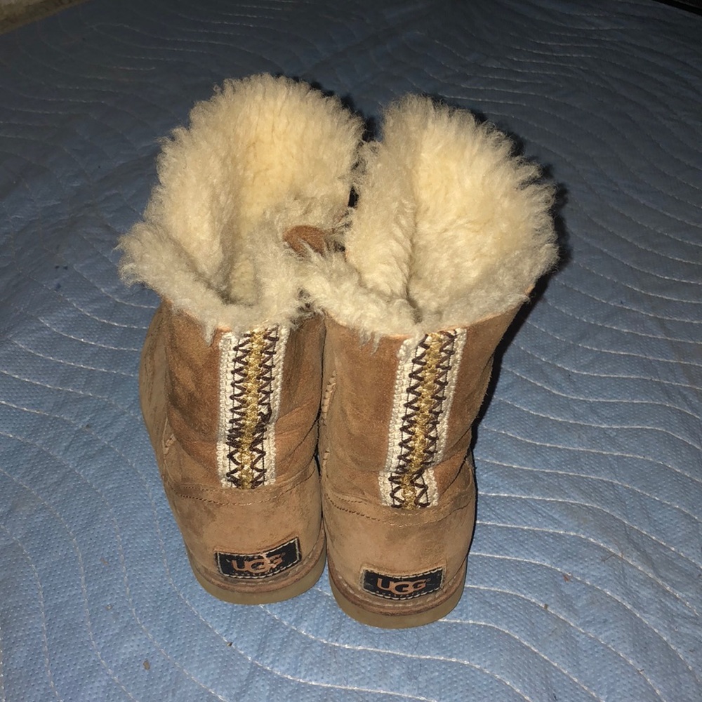 Uggs - image 2